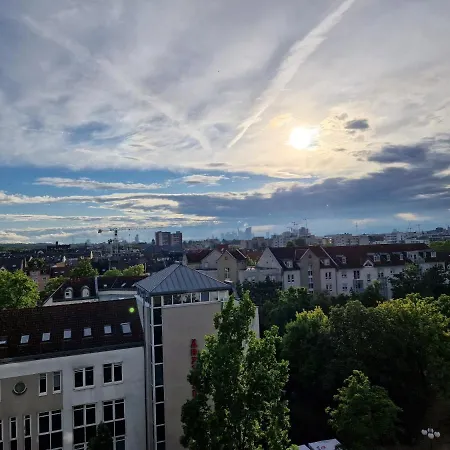 公寓 Zentral Gelegenes Zwei-zimmer Mit Skylineblick