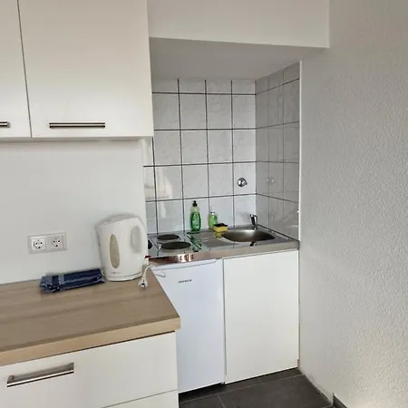 公寓 Zentral Gelegenes Zwei-zimmer Mit Skylineblick 奥芬巴赫