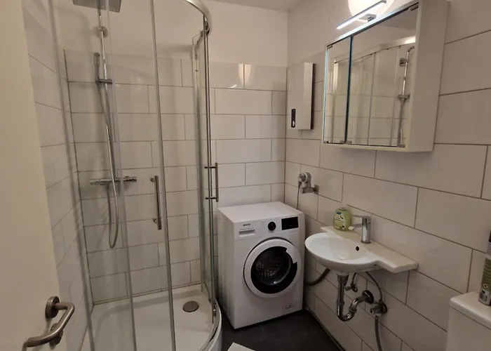 Zentral Gelegenes Zwei-zimmer Mit Skylineblick